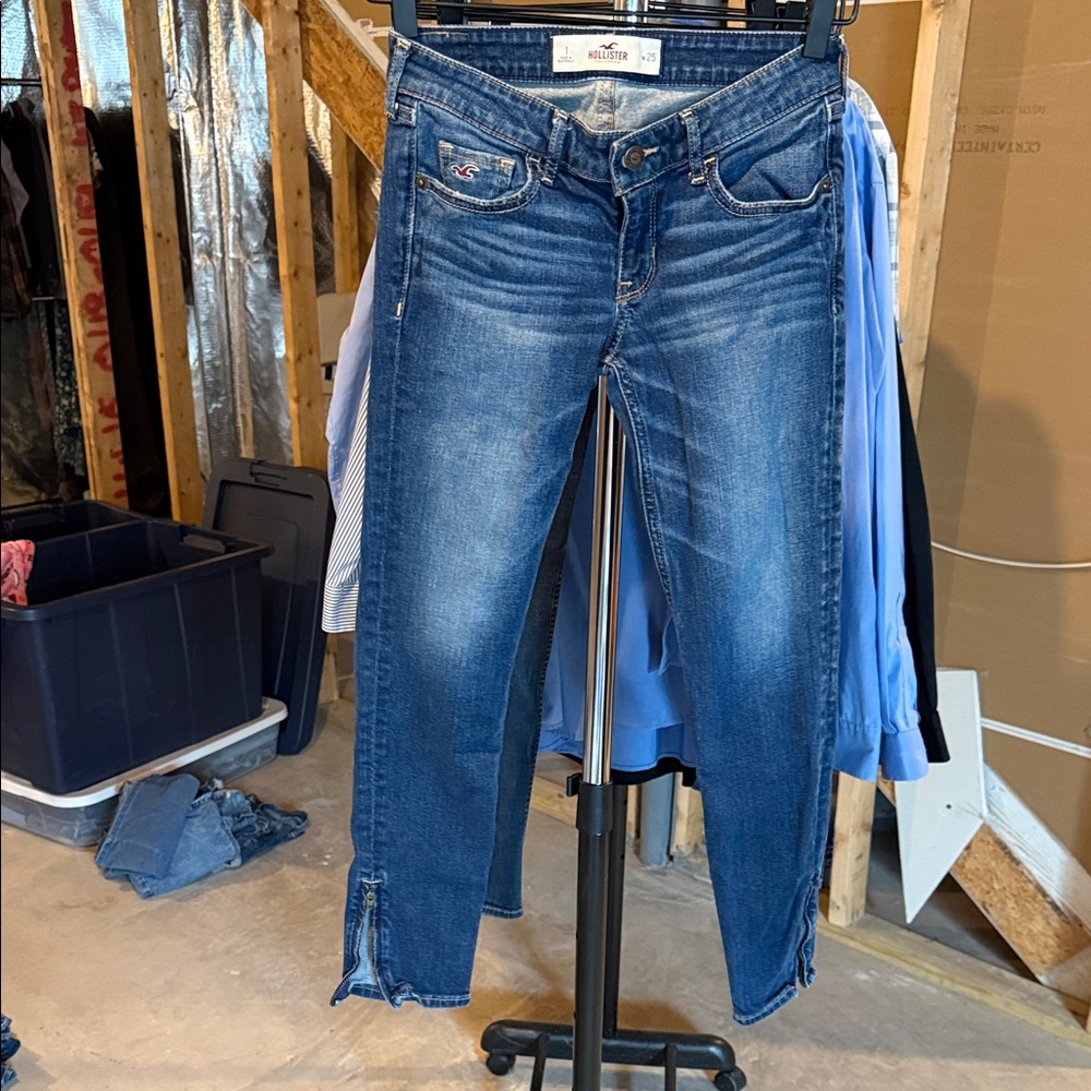 Hollister Women's Cropped Ankle Jeans in Blue